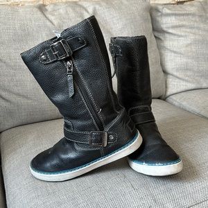 Beautiful boots Ugg, good condition, leather.